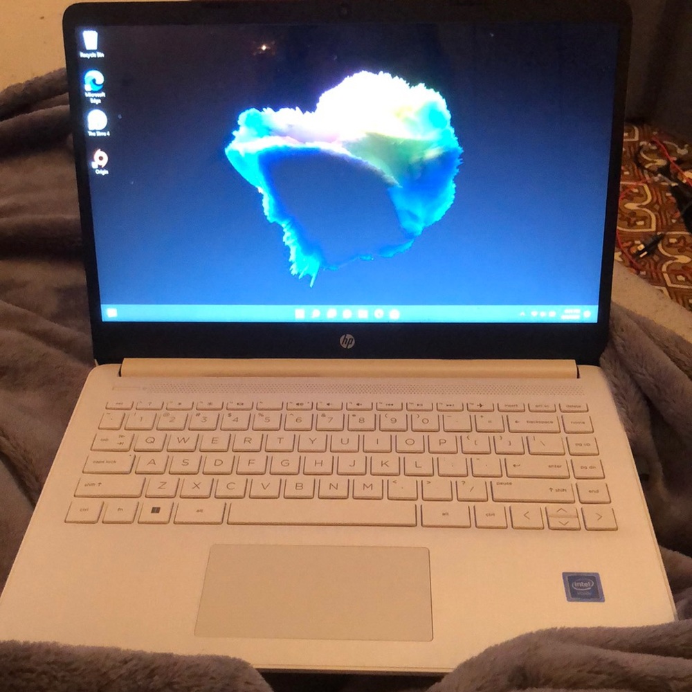 A 2021 HP 14inch Touchscreen laptop,white